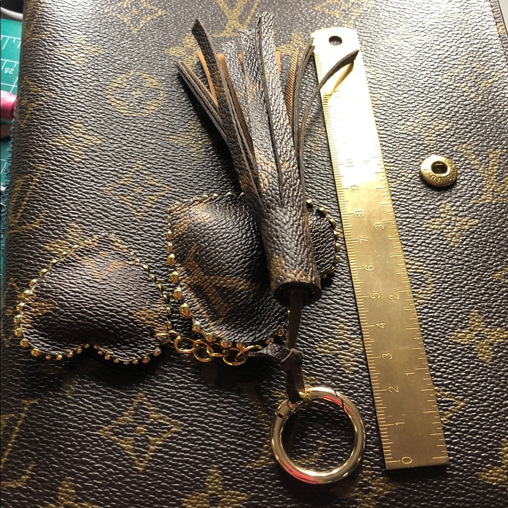 Brown Leather Tassel Keychain with heart decor - Picture 5 of 5